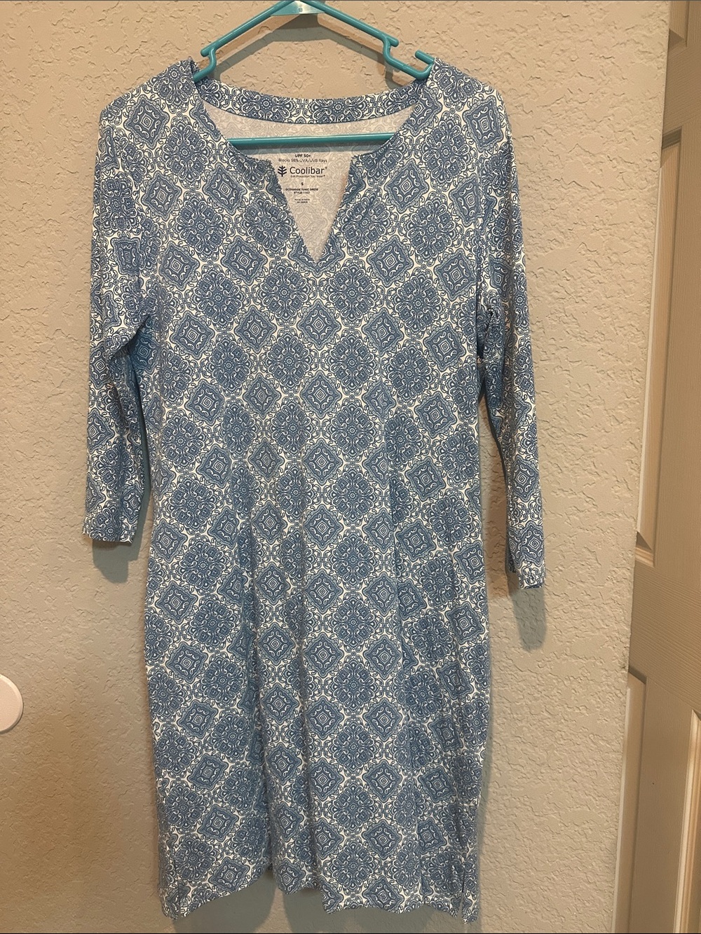 Coolibar Blue and White Geometric Long Sleeve Dress